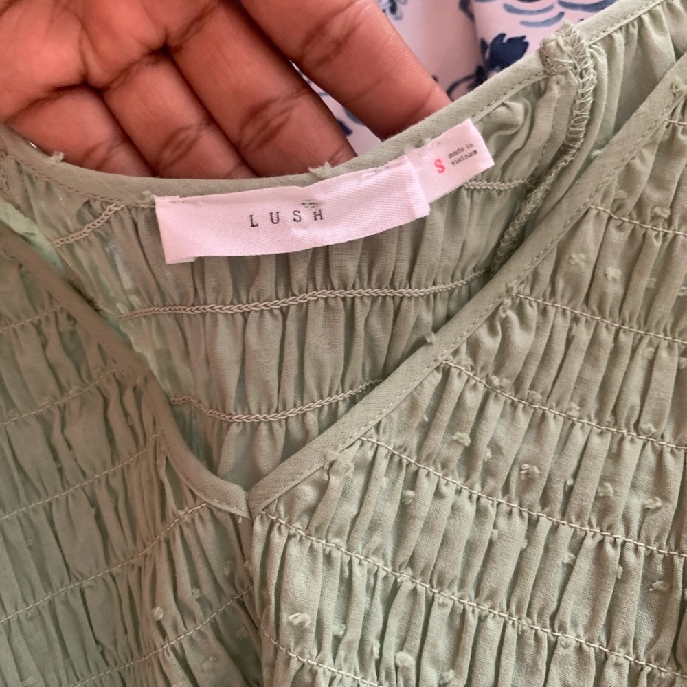 GREEN FANCY RUFFLE TOP! - Picture 2 of 3